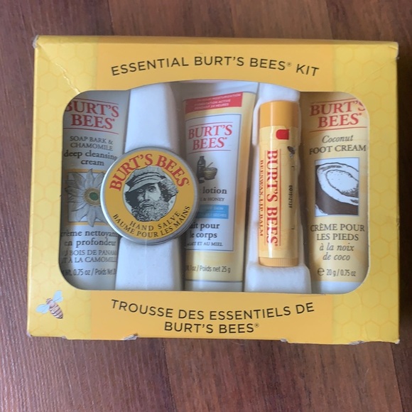 Burt's Bees Essential Holiday Gift Set - Picture 5 of 5